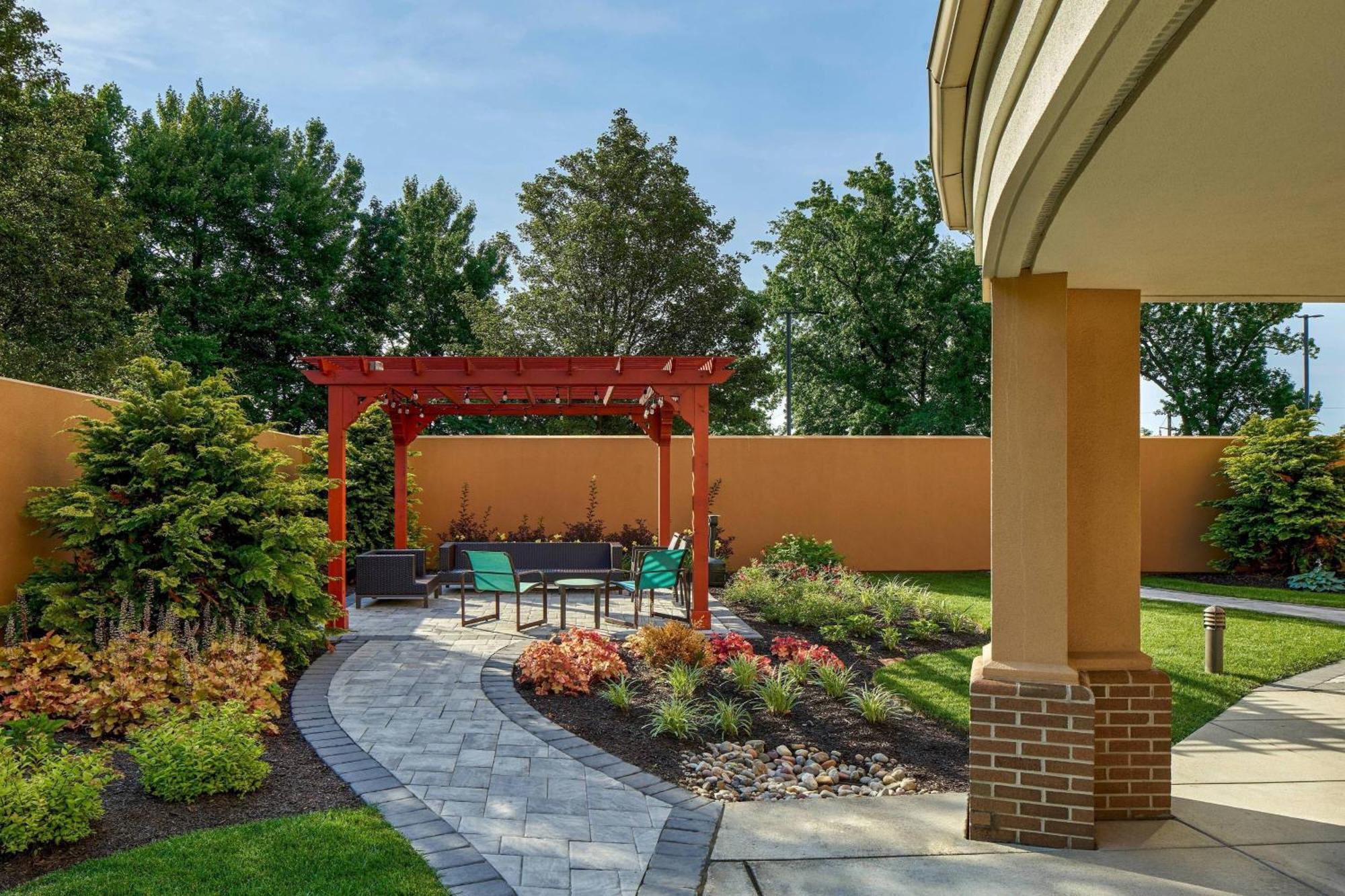 Courtyard Philadelphia/Langhorne Hotel Exterior foto
